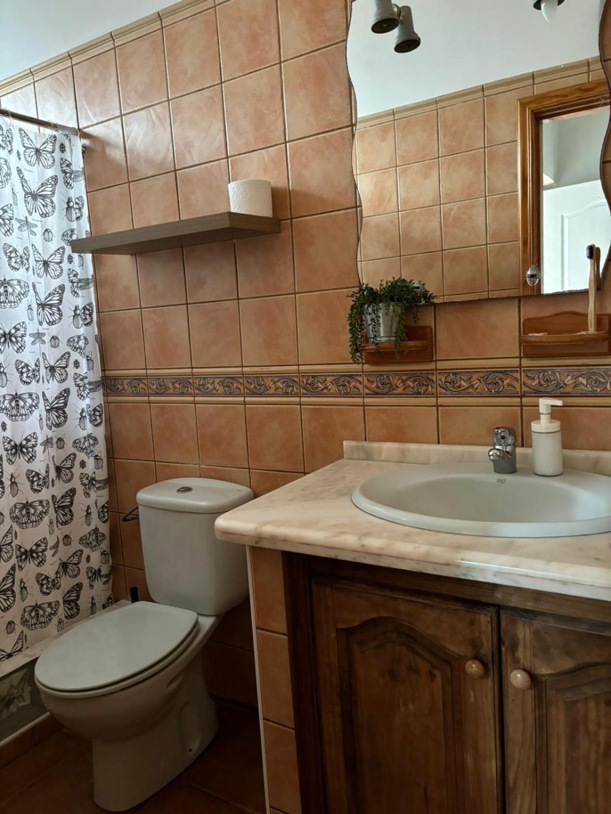Habitacion En Un Bajo 2 Camas Individual Casa Compartida Abades  Zewnętrze zdjęcie