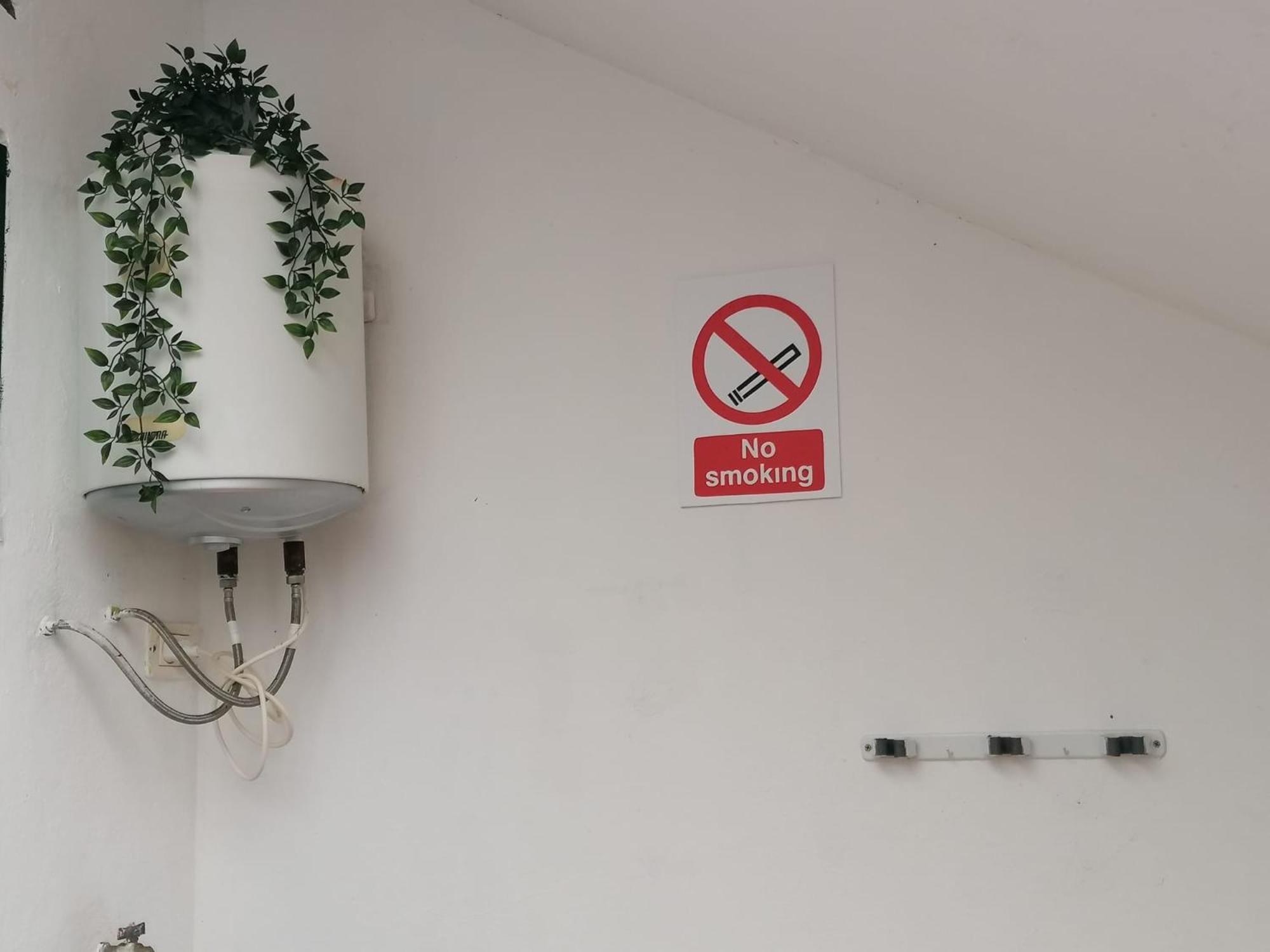 Habitacion En Un Bajo 2 Camas Individual Casa Compartida Abades  Zewnętrze zdjęcie